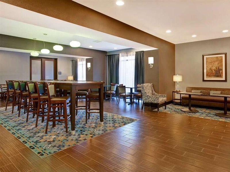 Hampton Inn Dekalb - Near The University Eksteriør billede