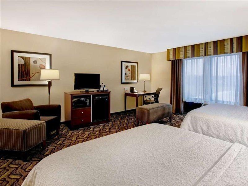 Hampton Inn Dekalb - Near The University Eksteriør billede