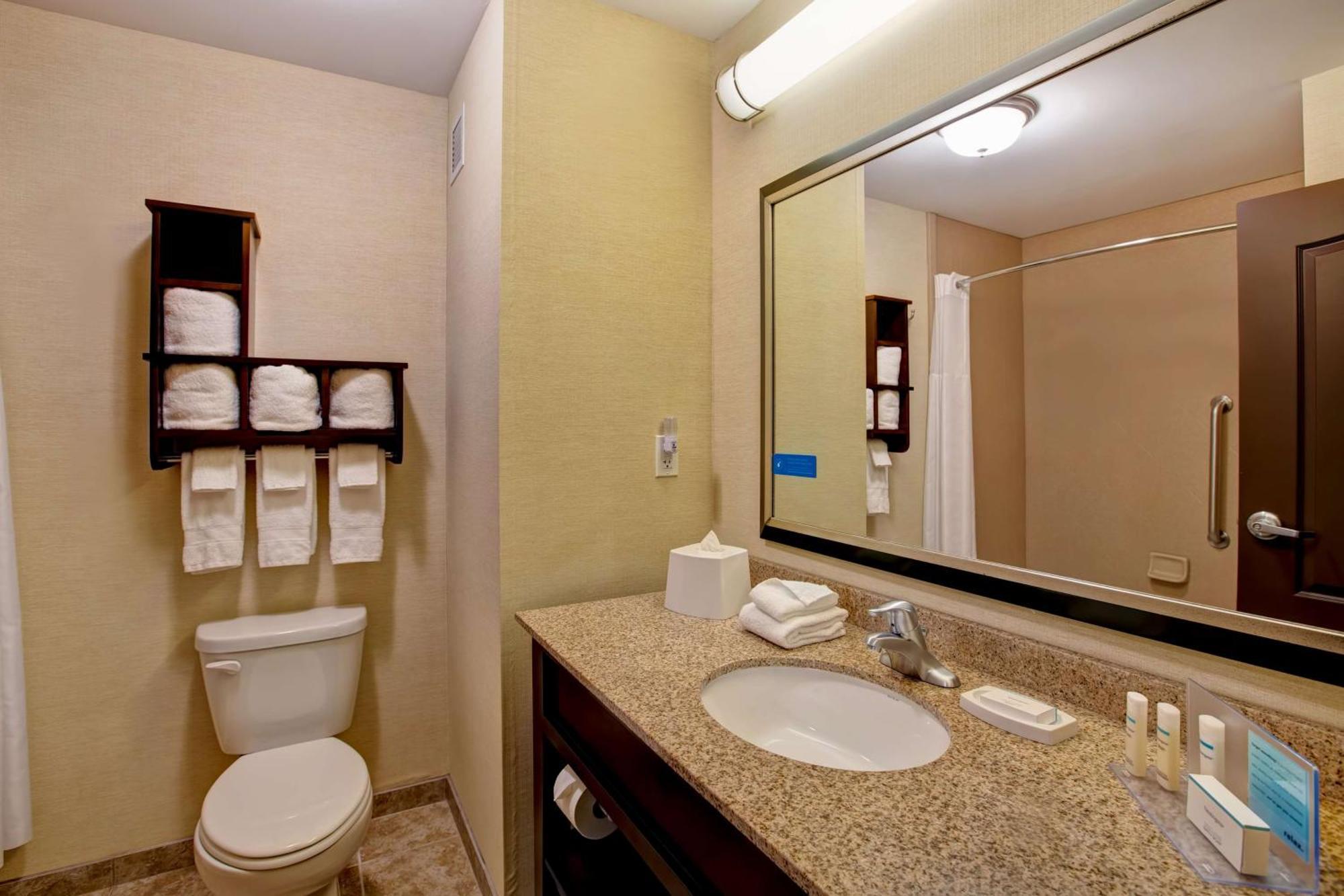 Hampton Inn Dekalb - Near The University Eksteriør billede