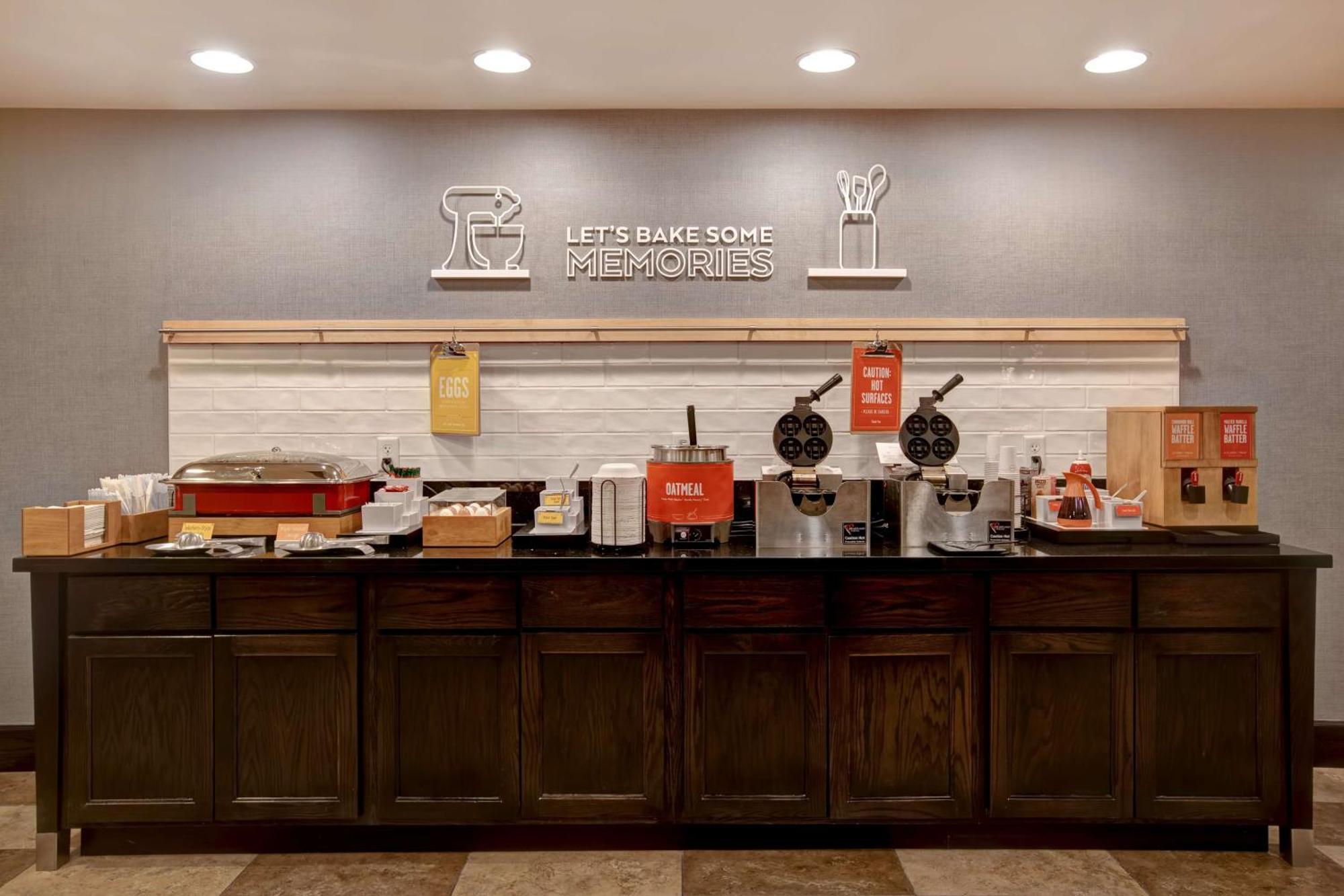 Hampton Inn Dekalb - Near The University Eksteriør billede
