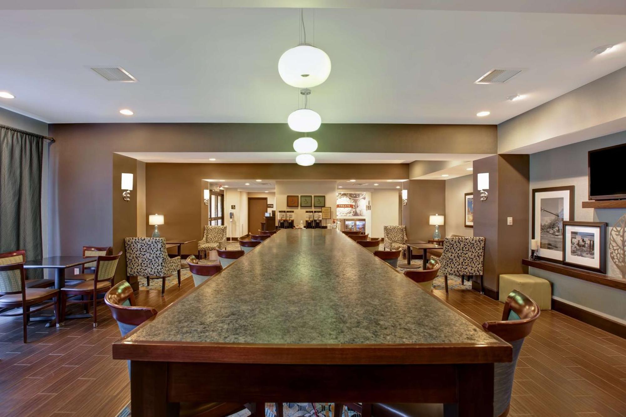Hampton Inn Dekalb - Near The University Eksteriør billede