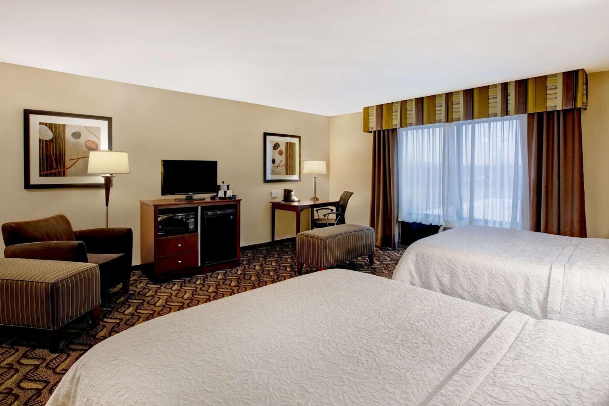 Hampton Inn Dekalb - Near The University Eksteriør billede