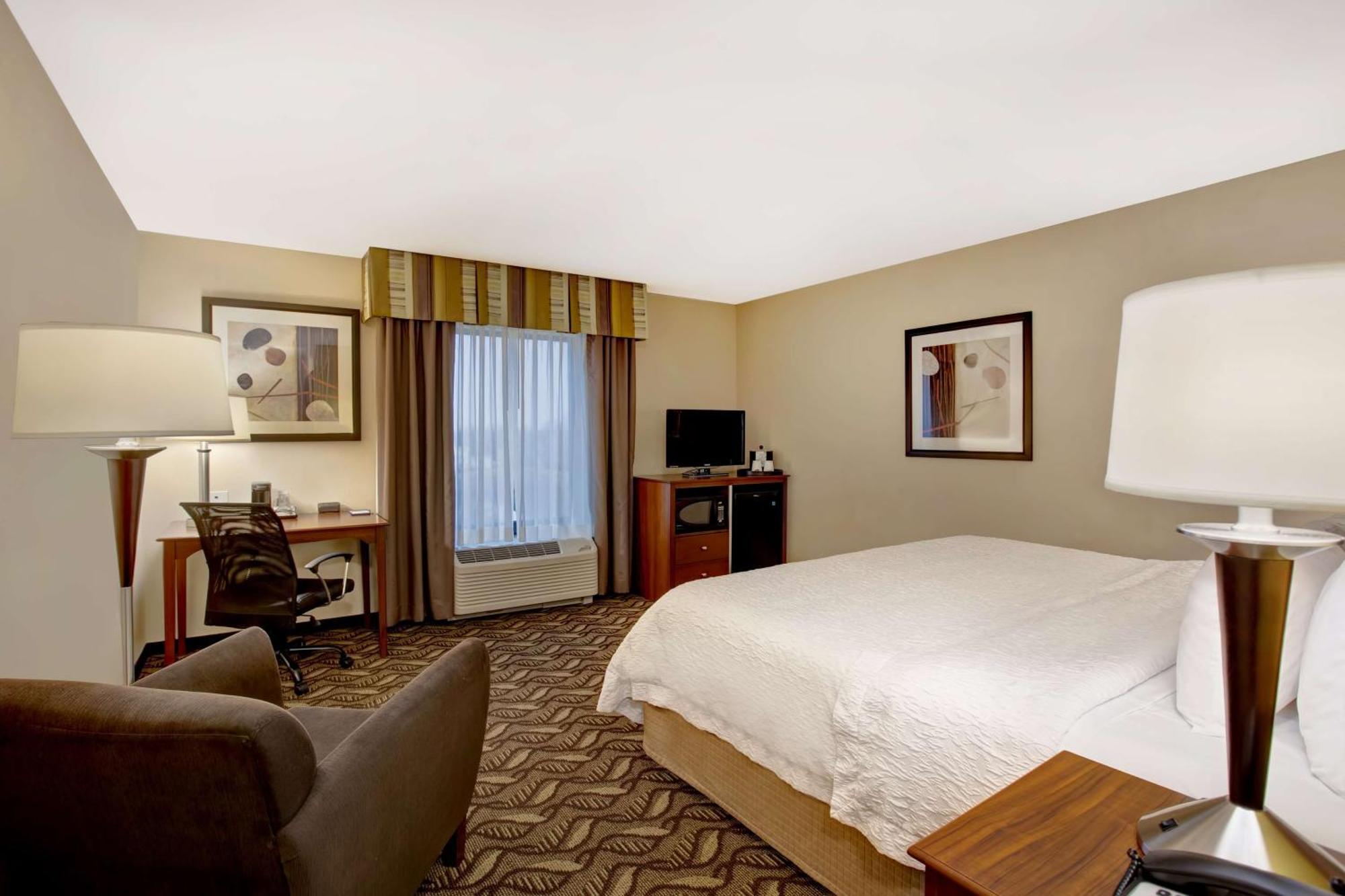 Hampton Inn Dekalb - Near The University Eksteriør billede