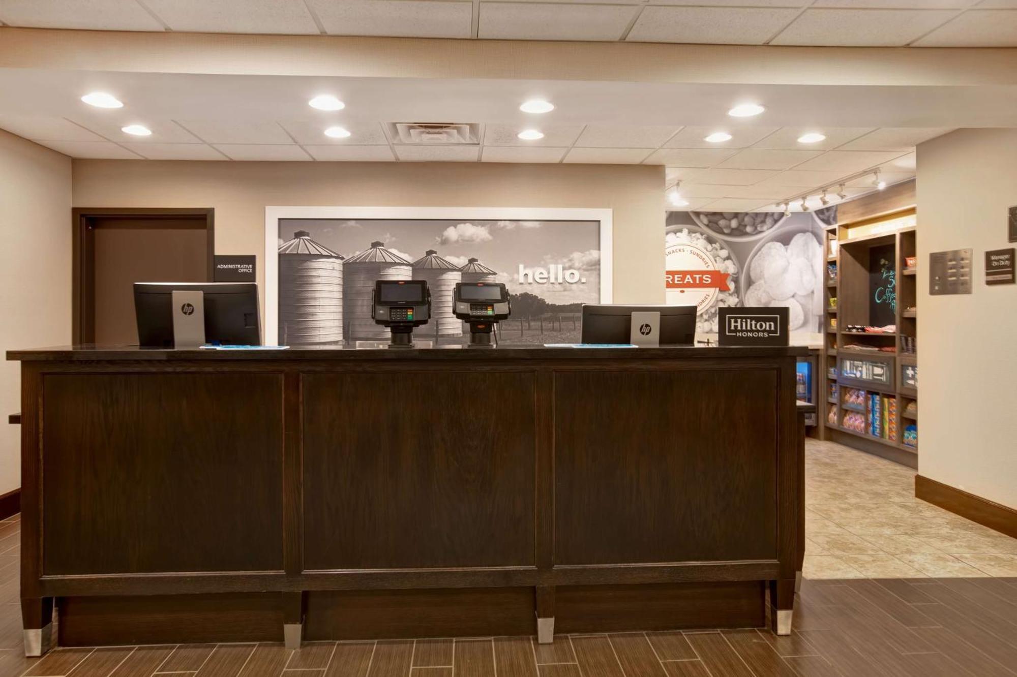 Hampton Inn Dekalb - Near The University Eksteriør billede