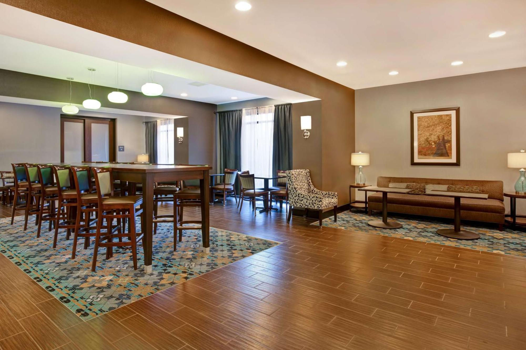 Hampton Inn Dekalb - Near The University Eksteriør billede