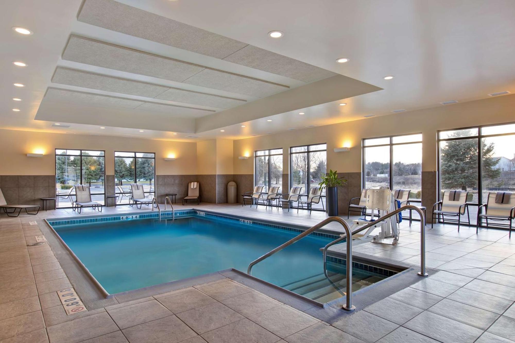Hampton Inn Dekalb - Near The University Eksteriør billede